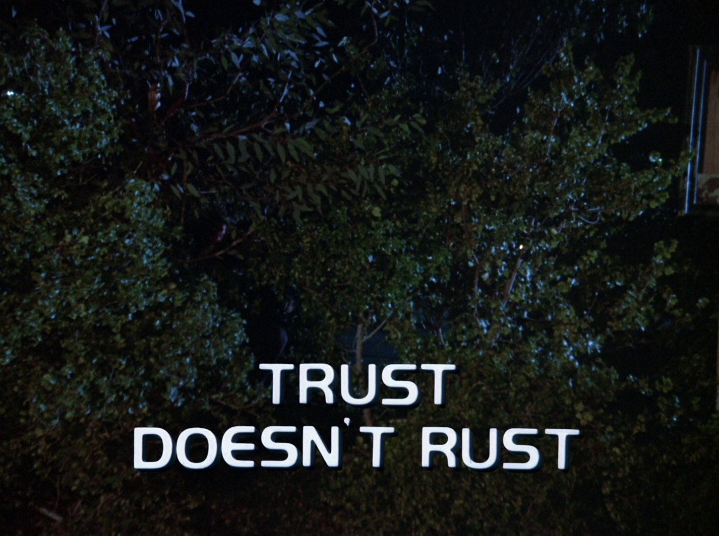 Knight Rider Season 1 - Episode 8 - Trust Doesn't Rust - Photo 1